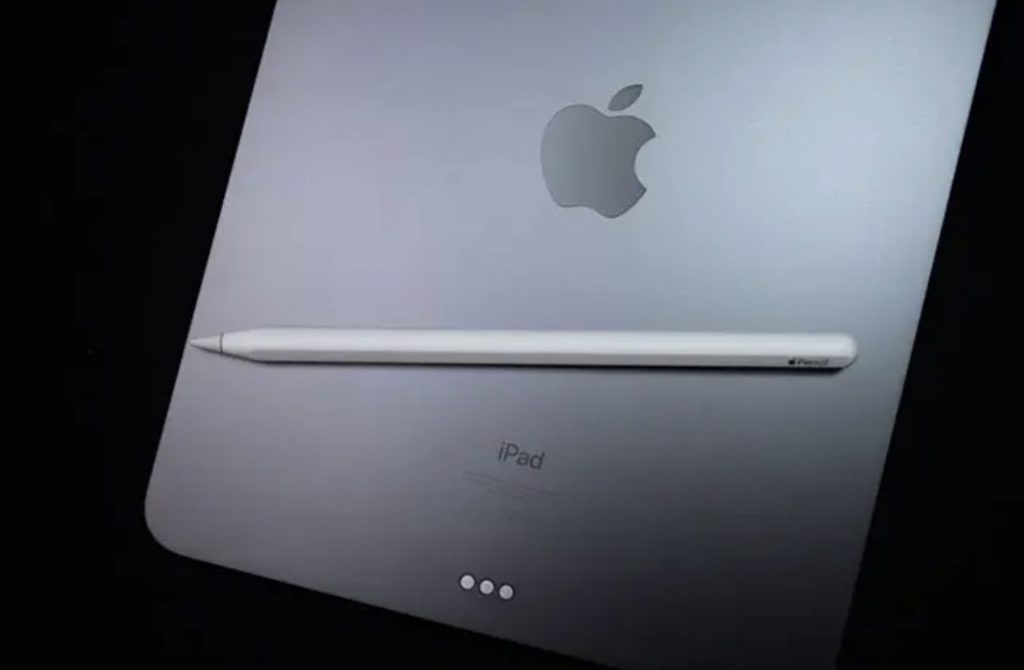 如何在不插电源的情况下将Apple Pencil连接到iPad？